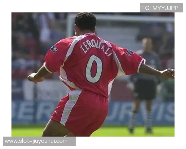 足球29号球衣的传奇故事与背后球员的奋斗历程揭秘 足球29号球衣的传奇故事与背后球员的奋斗历程揭秘